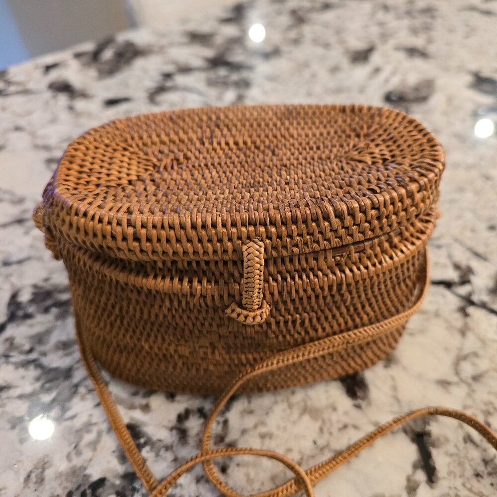 Handmade Woven Straw Flip Top Purse Oval Brown Color Shoulder Bag CUTE!